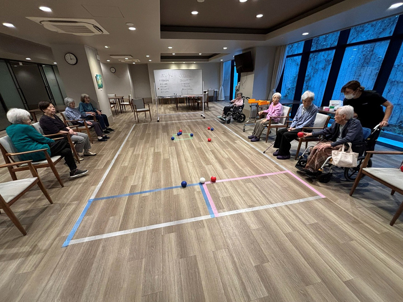 加藤PTによるボッチャ実践風景